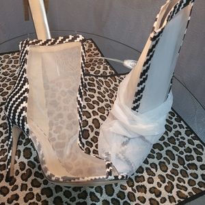 Classy Ankle boot!  8.5. Black and white.  See through sides.